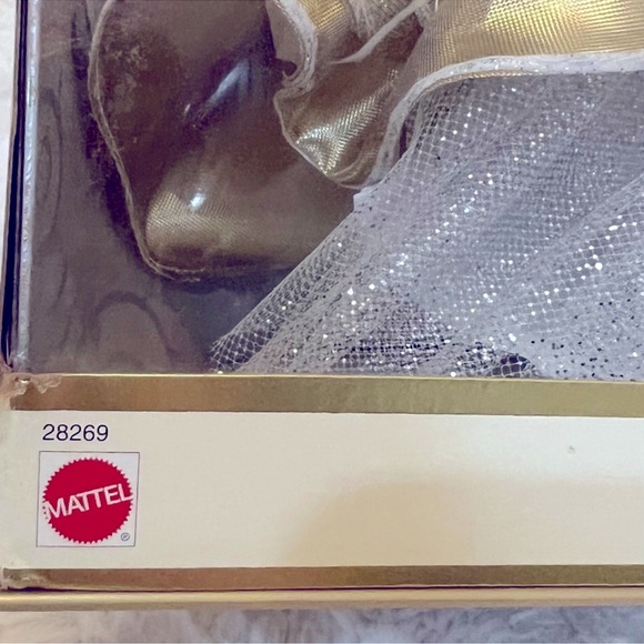 Special 2000 Edition Celebration Barbie Doll - Picture 4 of 6